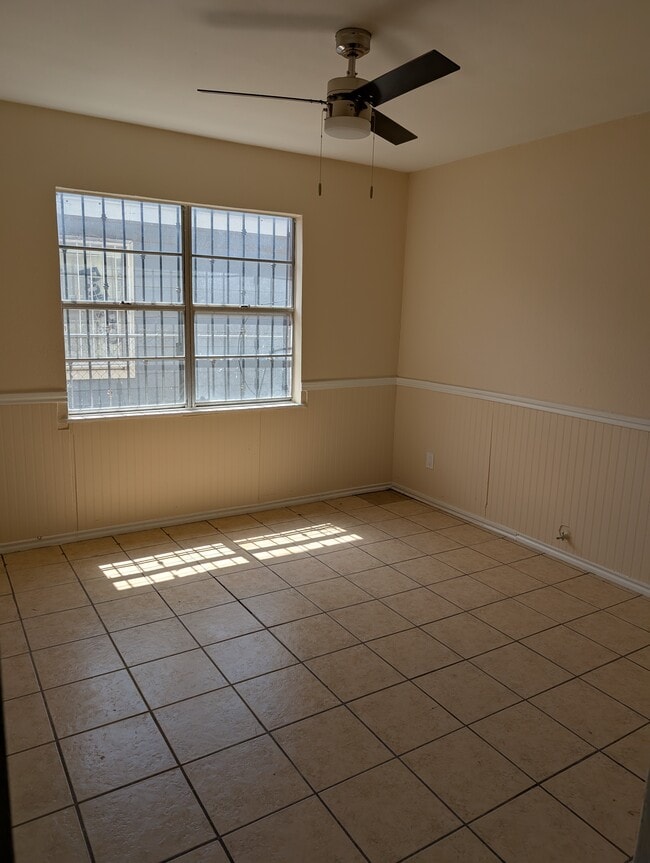Building Photo - 715 E Fannin Ave