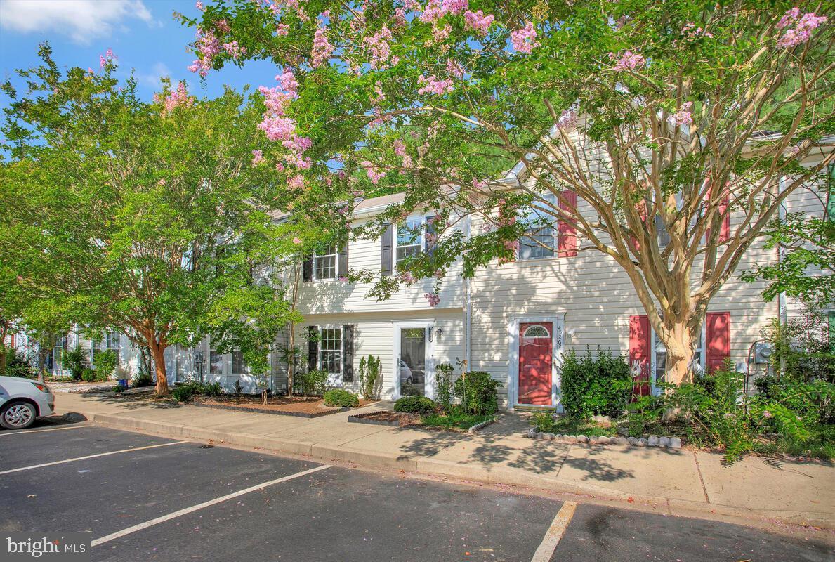 45260 Woodstown Way, California, MD 20619 Townhome Rentals in