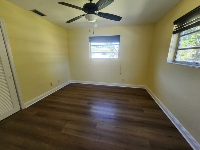 Building Photo - 1000 Renmar Dr