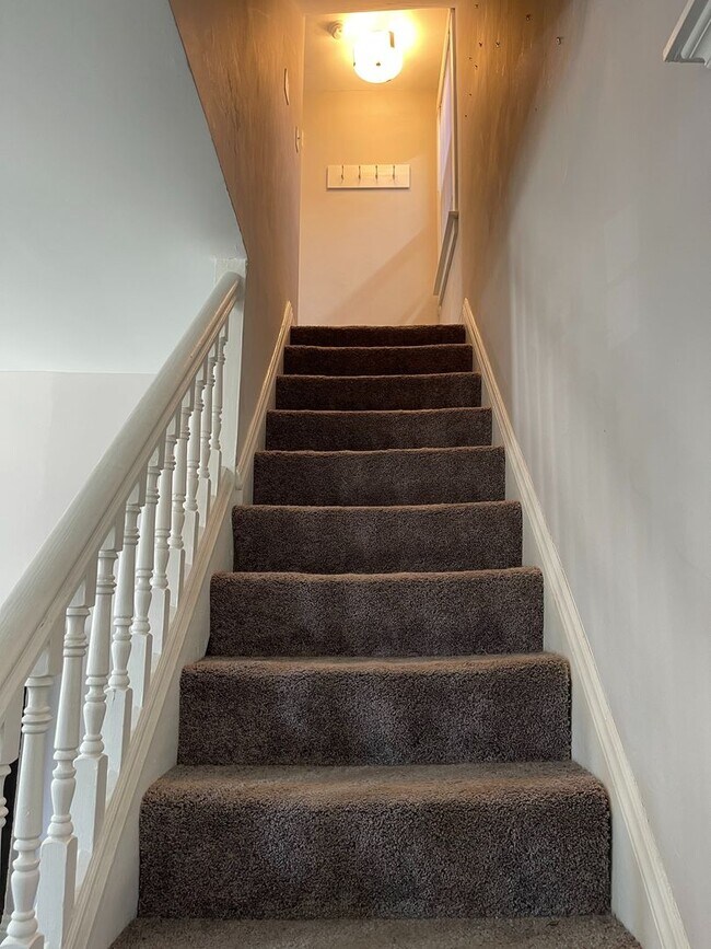Foto del edificio - Great 2 BR with detached 2-car garage