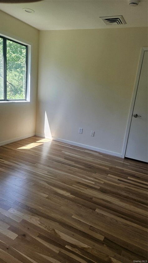 Foto del edificio - 48 Camp Hill Rd