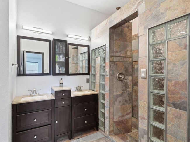 Foto del edificio - 1039 Wood Brook Dr
