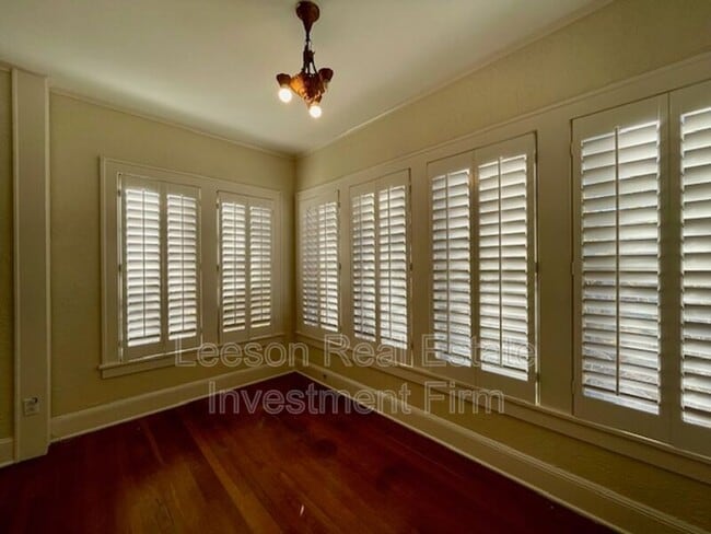 Foto del edificio - 458 Forest Ave