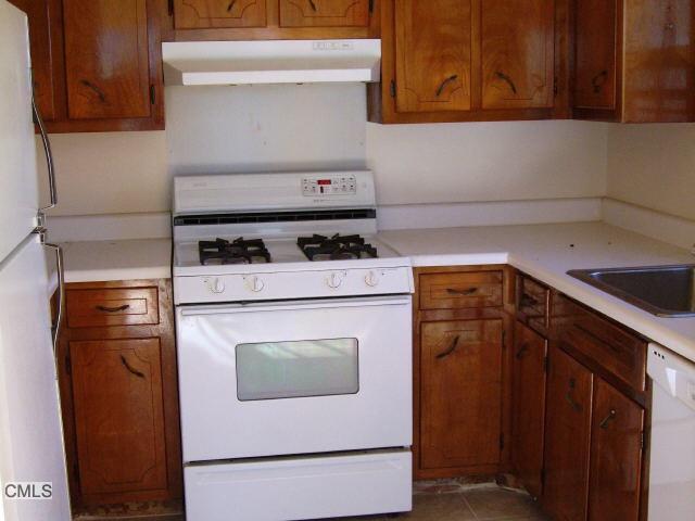 Building Photo - 4 Elmwood St