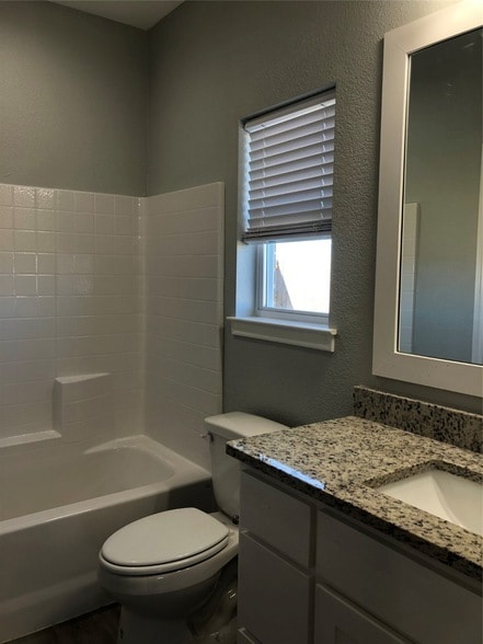 Building Photo - 110 Oakland St