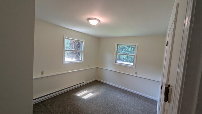 Foto del edificio - 48F Mansfield Ave