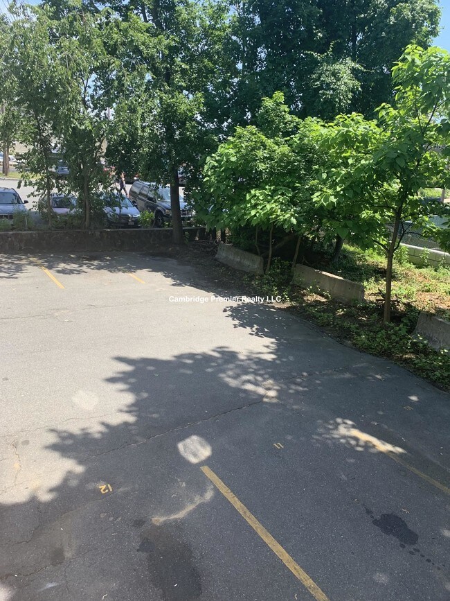 Building Photo - 21 Greenwood St