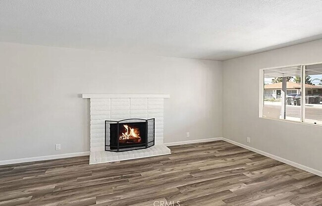 Building Photo - Charming Single-Story 3 Bed/2 Bath Residen...