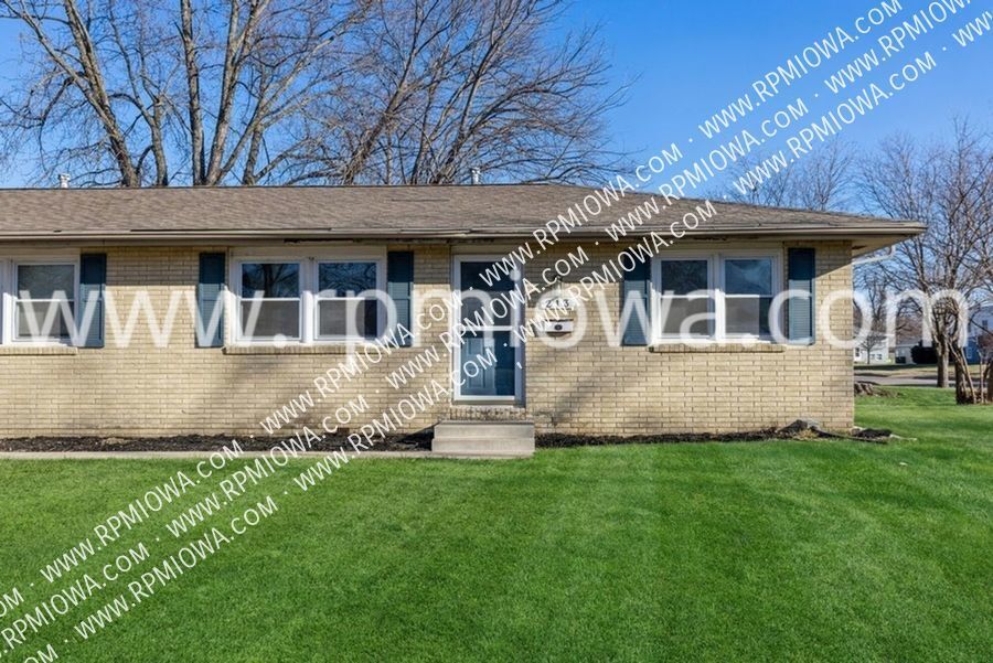 Foto principal - 213 NW Arlan Dr