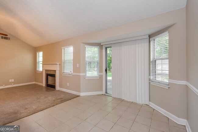 Foto del edificio - 330 E Country Woods Dr