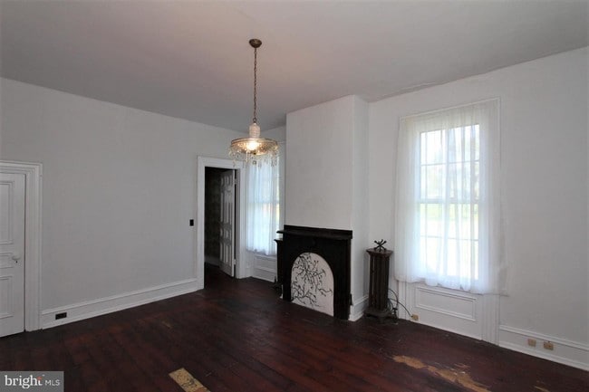 Building Photo - 224 Landing St