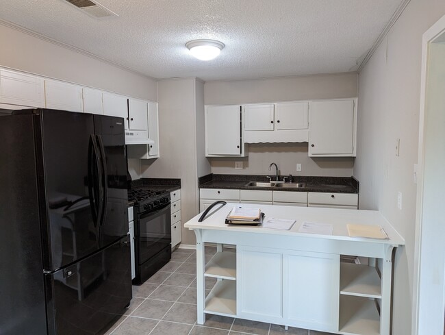 Building Photo - 668 Orchard Dr