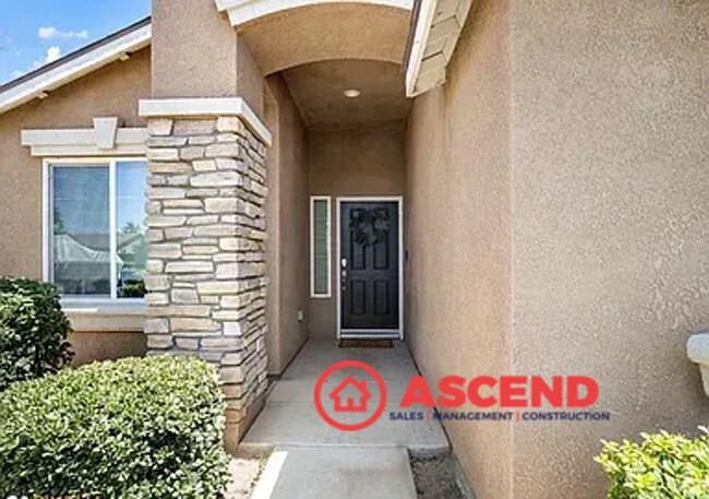 Foto del edificio - Lovely 4 Bedroom Home in Campus Park Area!