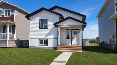 Building Photo - 9805-9889 89 St