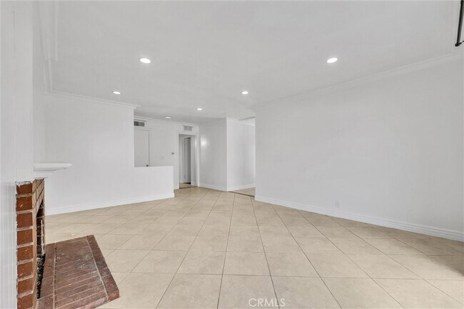 Foto del edificio - 8801 Mays Ave