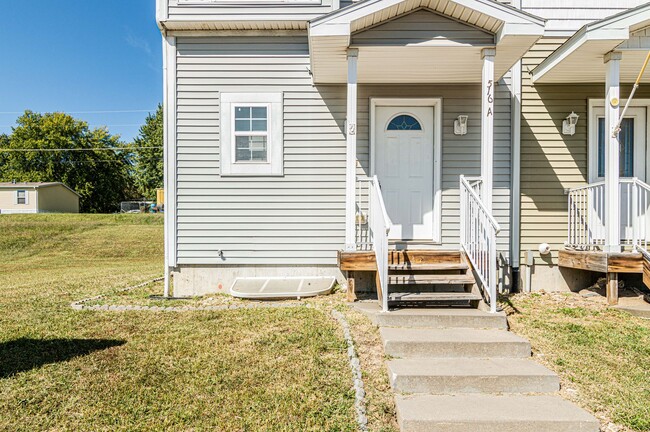 Building Photo - Fantastic two bedroom row house!