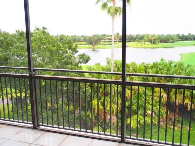 Foto del edificio - 16171 Blatt Blvd