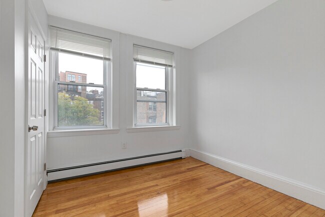 Building Photo - 122 Prince St