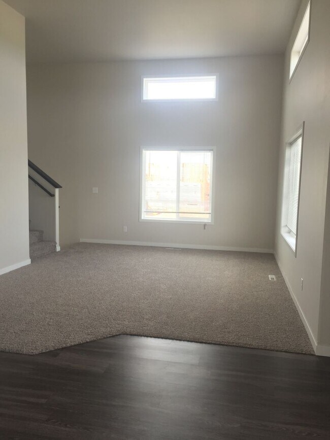 Foto del edificio - 3 bed 3 bath