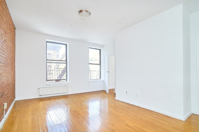 Building Photo - 2095 Madison Avenue