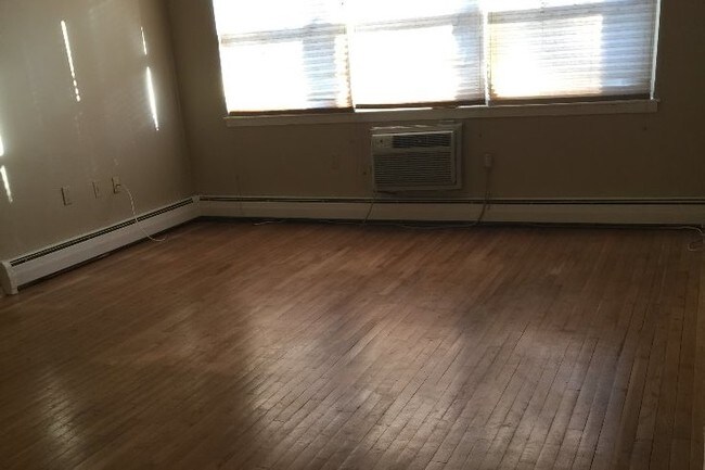 Foto del edificio - 38 Woodedge Ave