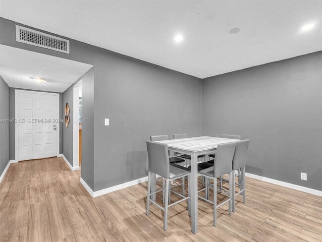 Building Photo - 6201 N Falls Cir Dr