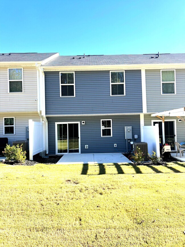 Foto del edificio - 130 Elyse Overlook Lp