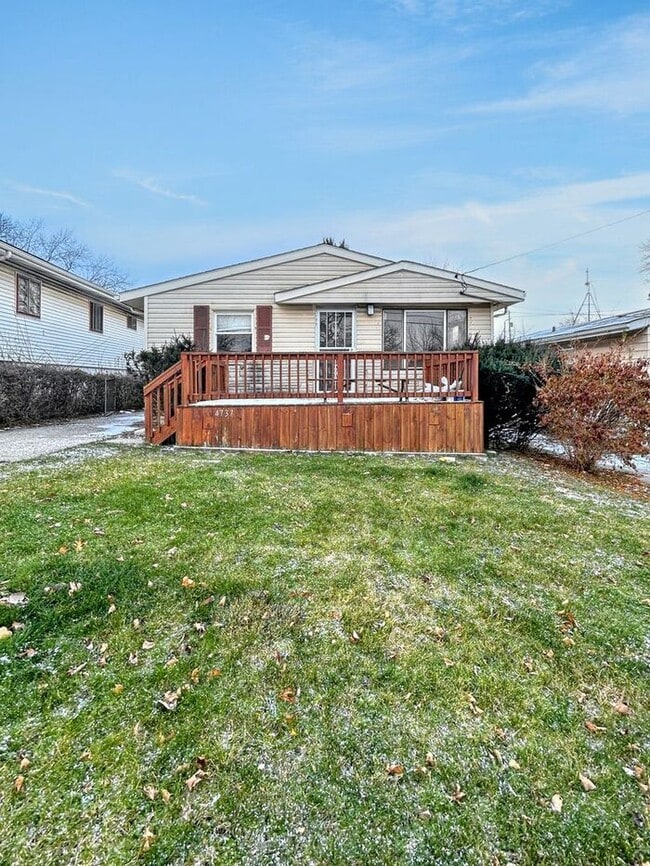 Building Photo - Charming 3-Bedroom Home with Natural Light...