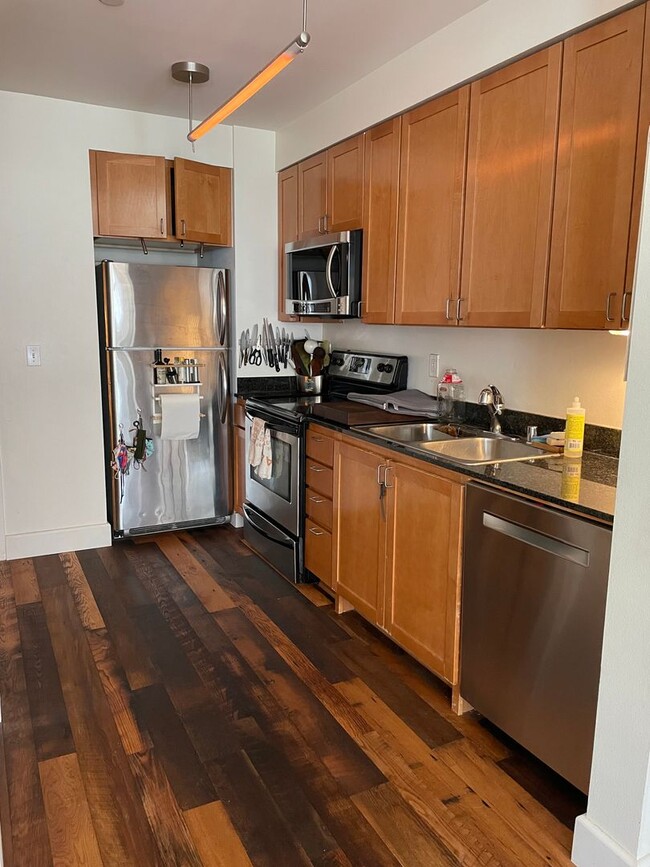 Building Photo - EpicREA - Gorgeous 1 BR/ 1.5 BA Condo w/ i...
