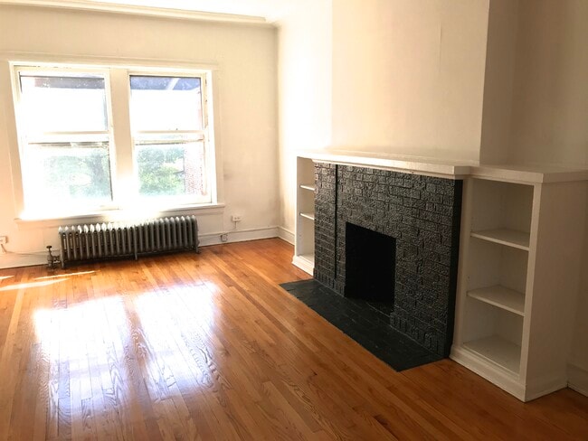 Building Photo - 443 Des Plaines Ave