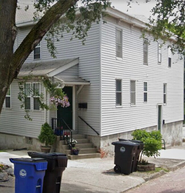 Unit entrance facing the street - 434 Literary Rd