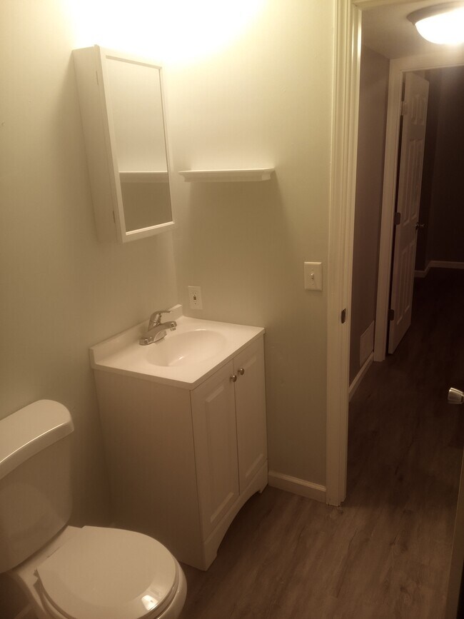 Building Photo - 715 ManApart