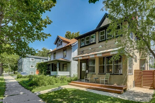 Foto del edificio - 3113 Harriet Ave
