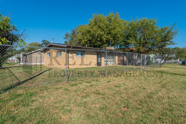 Building Photo - 1233 S Vine St