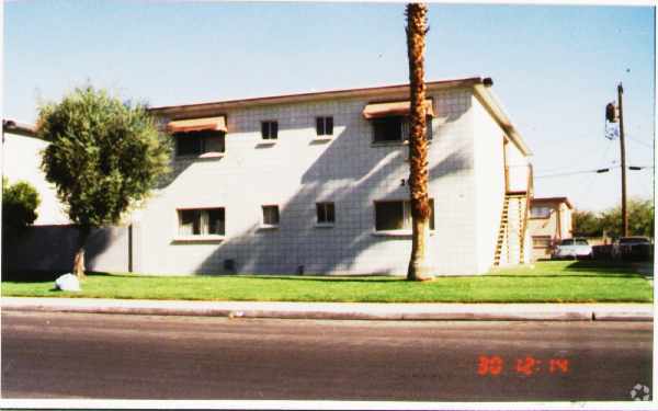 Building Photo - 2909 Elm Ave
