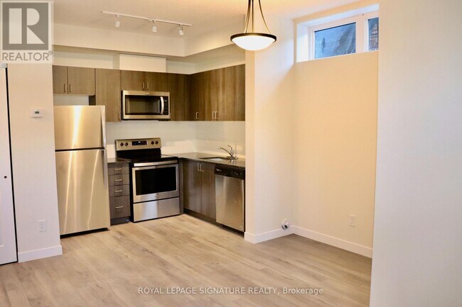 Building Photo - 6 Bicknell Ave