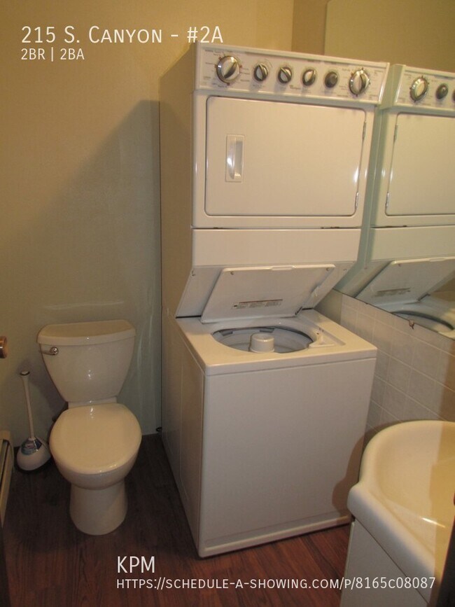 Foto del edificio - 2 BEDROOM |1.5 BATH | WESTSIDE | 2 LEVEL C...