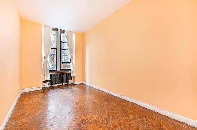Building Photo - 106 E 30th St