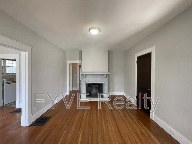 Building Photo - 1508B Gale Ln
