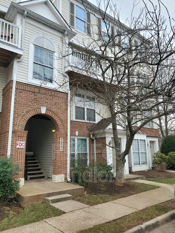 46994 Courtyard Sq Unit 303, Sterling, VA 20164 Condo for Rent in