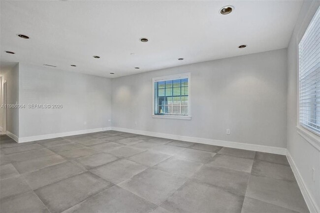 Building Photo - 902 Mandarin Isle