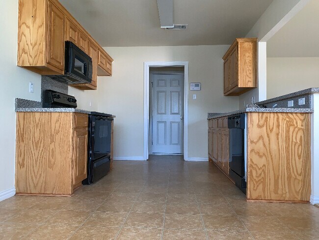 Foto del edificio - 100 Camden Ct