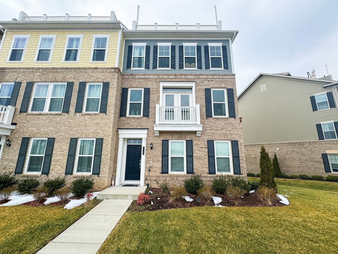 Fantastic 4 Bed 3.5 Bath End Unit Townhome In Potomac Shores Town Center - ***Coming Soon*** Fantastic 4 Bed 3.5 Bath End Unit Townhome In Potomac Shores Town Center