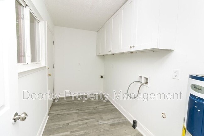 Foto del edificio - 4831 Bonny Lake Ln