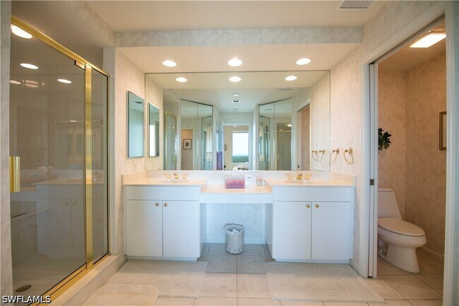 Foto del edificio - 430 Cove Tower Dr