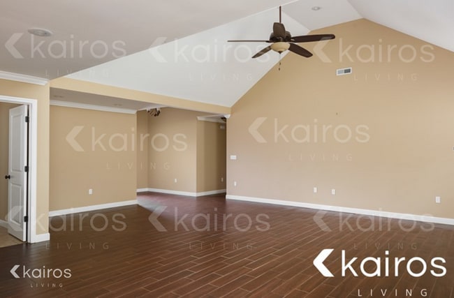 Building Photo - 240 Camelot Way