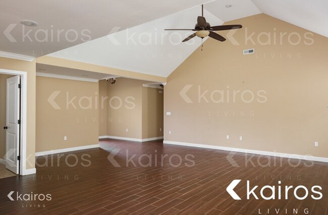 Foto del edificio - 240 Camelot Way