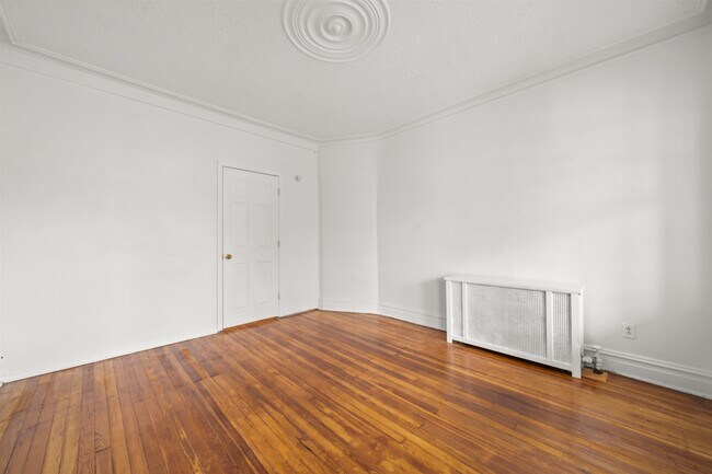 Foto del edificio - 76 W 6th St