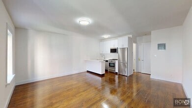 Building Photo - 39 E 65th St