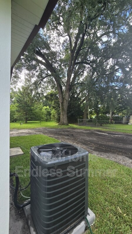 Foto del edificio - 120 Mccallman Rd